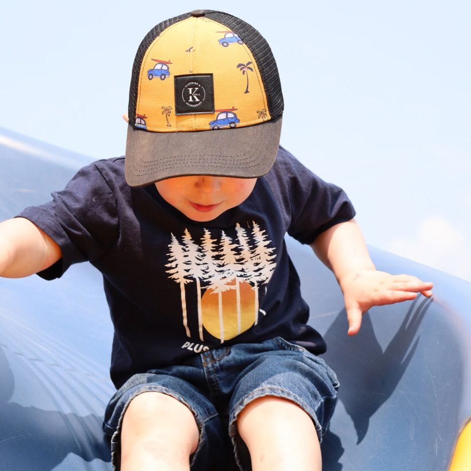 Casquette voiture jaune