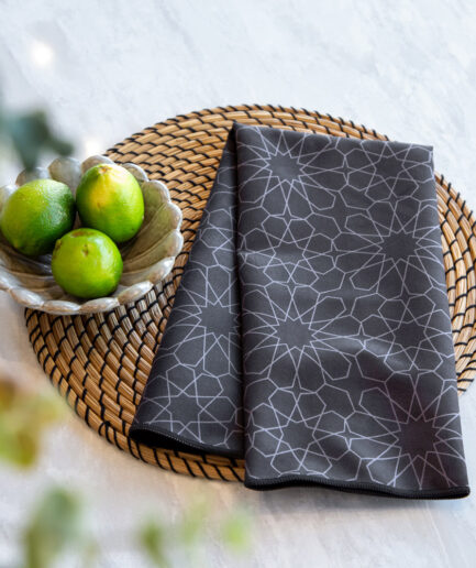 Linge vaisselle noir sobre lisse